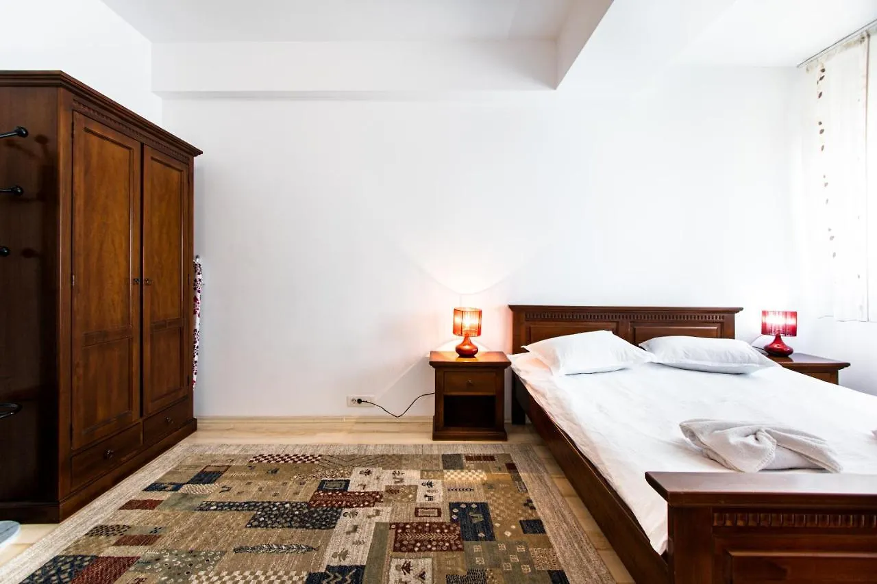 Garden Oasis Studio Bucureşti 0*,  România