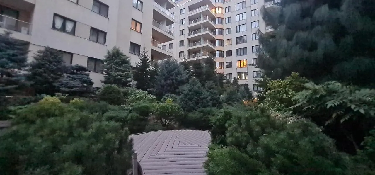 Garden Oasis Studio Bucharest Apartment